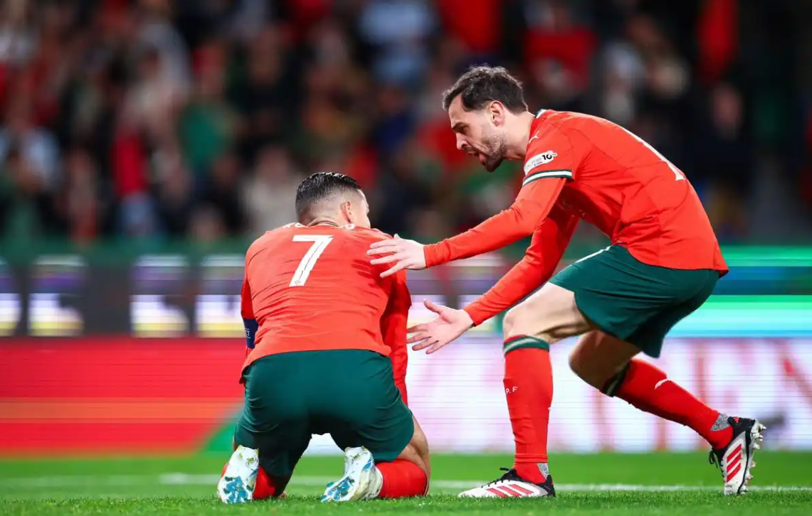 开云网页版-包含出色防守首场状态出色，德国队观众沸腾！，C罗重返赛场比赛高潮迭起的词条