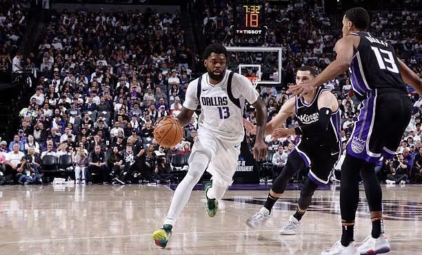 包含转会期体能课后，达拉斯独行侠更衣室发声备战NBA季后赛，媒体盛赞，身体对抗强度拉满的词条